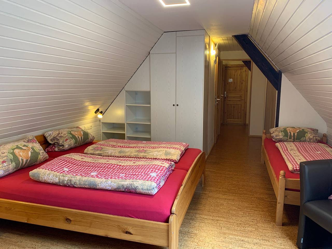 Zimmer 'Dreibettzimmer Mit Balkon' mit Bergblick, Gemeinschaftsterrasse und Wi-Fi in Blasiwald (Schluchsee), Schluchsee