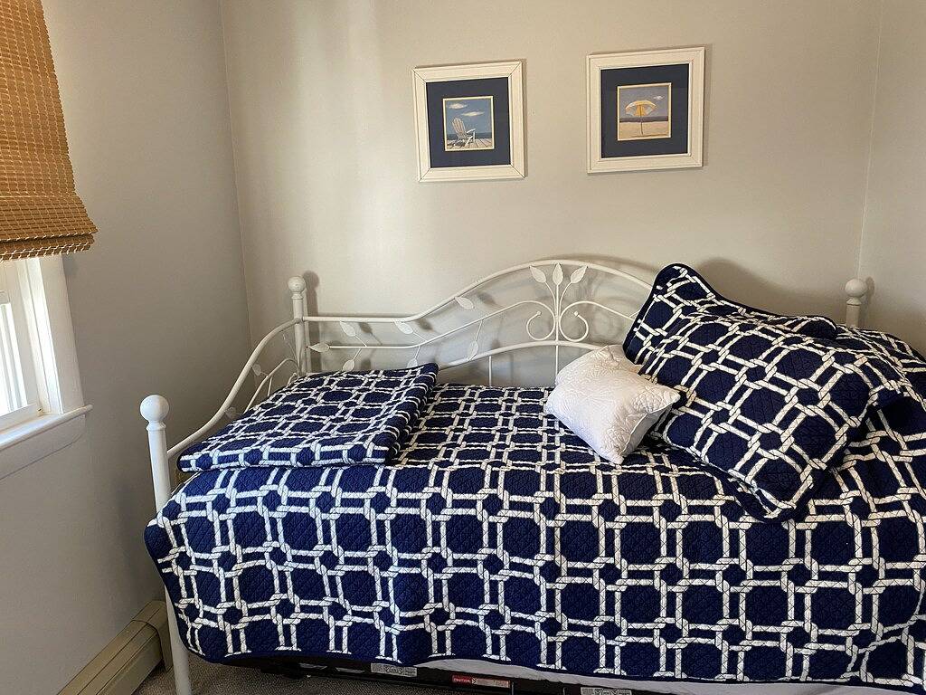 Why rent a Hotel when you can have a whole House!! in Biddeford, York County