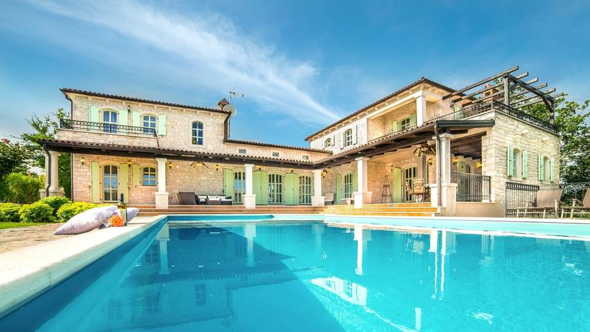 Villa pour 11 personnes, avec Balcon/Terrasse et Jardin ainsi que Piscine et Sauna à Barat
