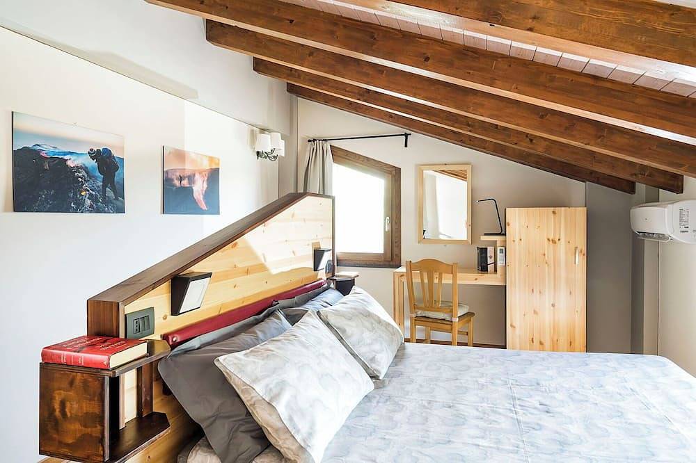 Luxury villa with pool on the slopes of Etna in Nicolosi, Mount Etna