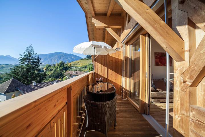 Appartamento intero, Appartamento "Feldhof Apfeltraum" con piscina di acqua salata, prato panoramico e balcone in Caines, Val Passiria