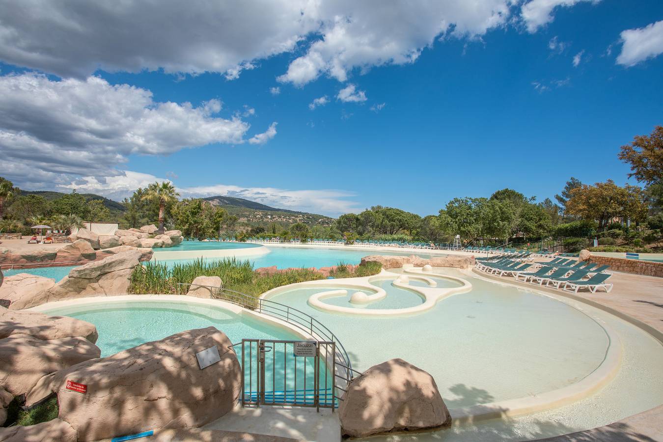 Appartement entier, Appartement 'Grimaud 4 Personnes Clim Vue Mer' avec vue sur mer, terrasse privée et climatisation in Grimaud, Région de Draguignan