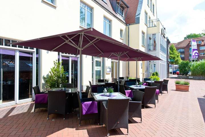 Hotel, mit Terrasse und Pool sowie Sauna und Ausblick in Buchholz in der Nordheide - 4