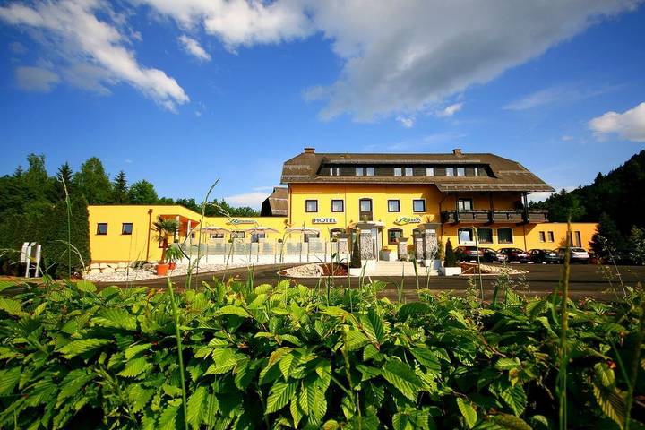 Hotel für 3 Personen, mit Balkon und Terrasse sowie Garten und Sauna