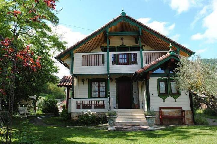 Gîte pour 7 personnes, avec Balcon ainsi que Jardin et Sauna