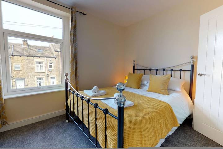 Apartment for 5 people in Bradford