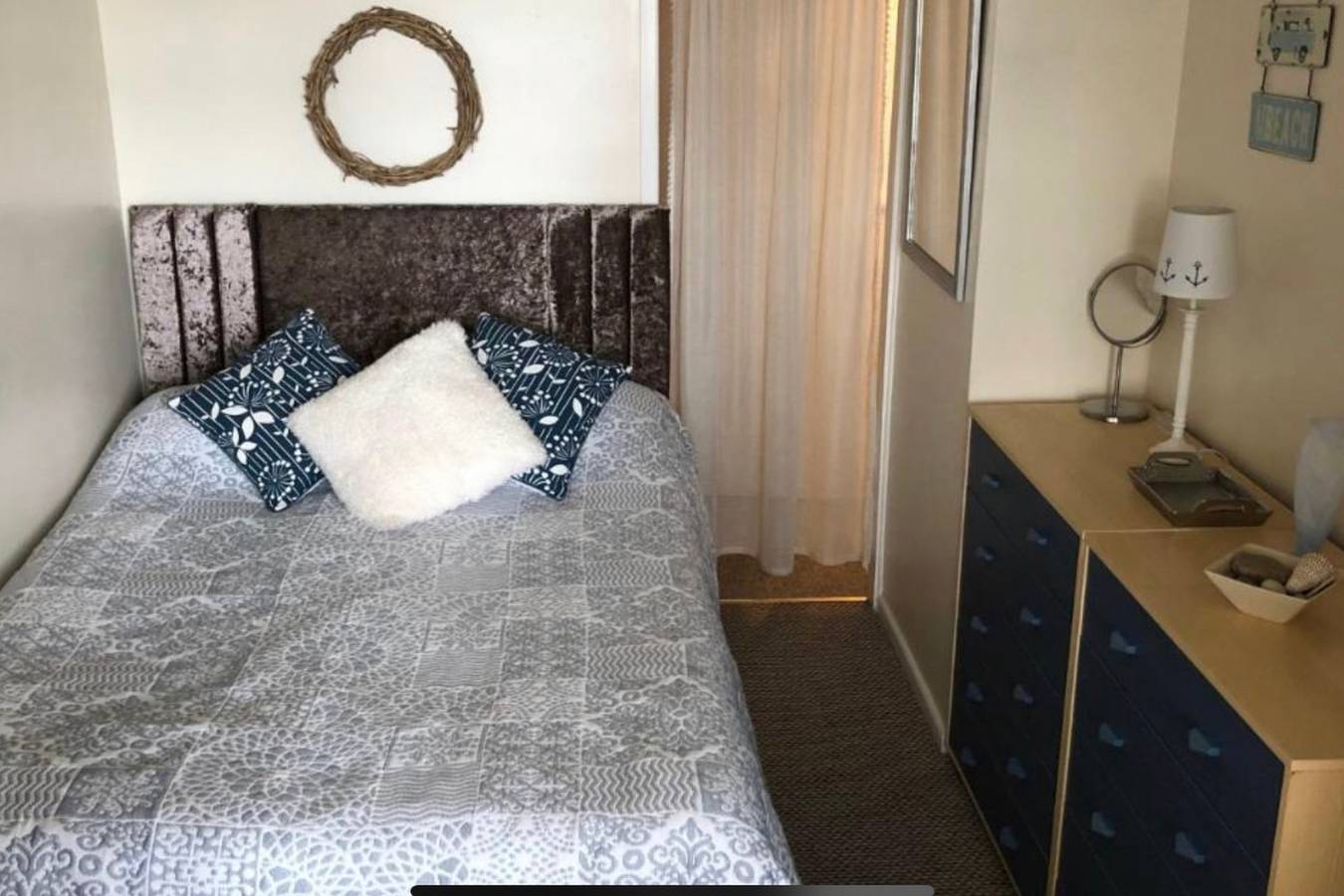 Entire holiday apartment, Apartment - Sleeps 4 - Parking - Sea view in Swansea region