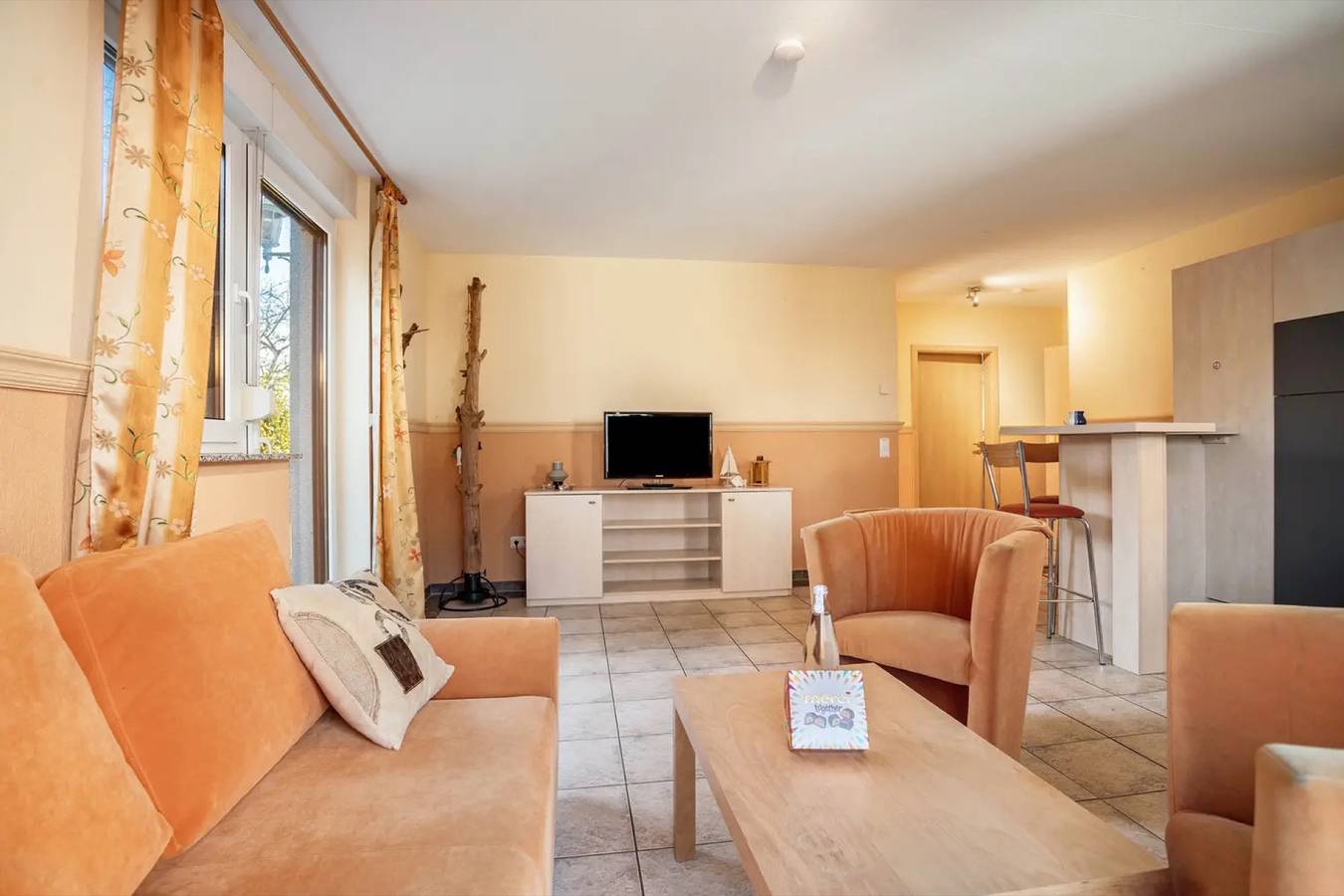Ganze Wohnung, Ferienwohnung 'Schwalbennest' mit gemeinsamer Terrasse, gemeinsamem Garten und Wi-Fi in Buschvitz, Bergen auf Rügen und Umgebung
