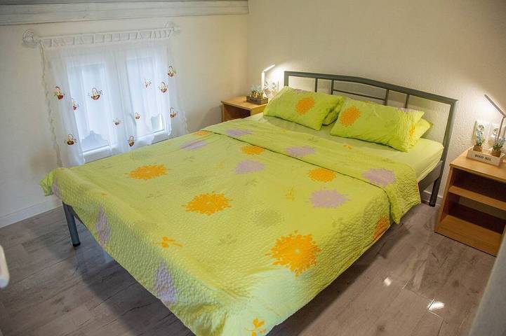 Ganze Wohnung, 2-Zimmer-Ferienwohnung mit Terrasse und Meerblick Milna (Vis in Rukavac, Split-Dalmatien