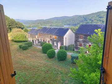 Gîte pour 6 personnes, avec jardin ainsi que vue et vue sur le lac, animaux acceptés à La Salvetat-sur-Agout