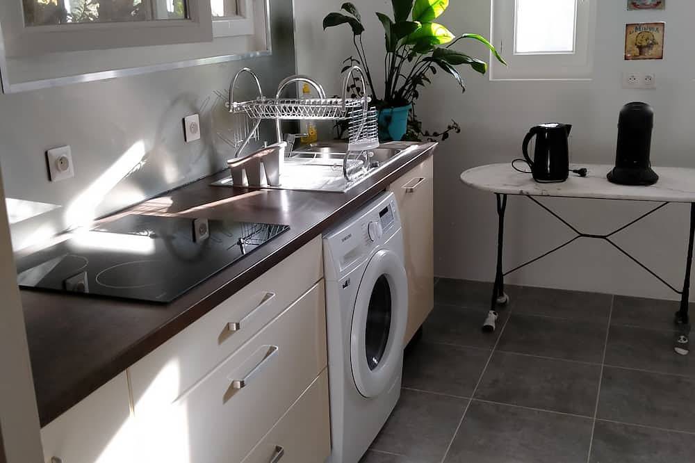 Accommodation in L'Isle sur la Sorgue, 5 minutes' walk from the town center in L'Isle-sur-la-Sorgue, Vaucluse