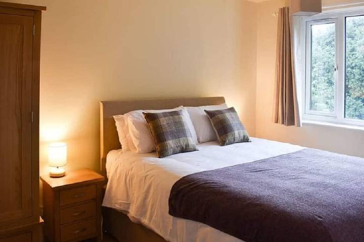 Ganze Wohnung, Claife View - Parking, Balcony, 1 min walk to central Bowness in Bowness-on-Windermere, Lake District
