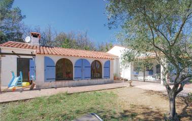 Gîte pour 8 personnes, avec piscine et terrasse, adapté aux familles à Bagnols-en-Forêt