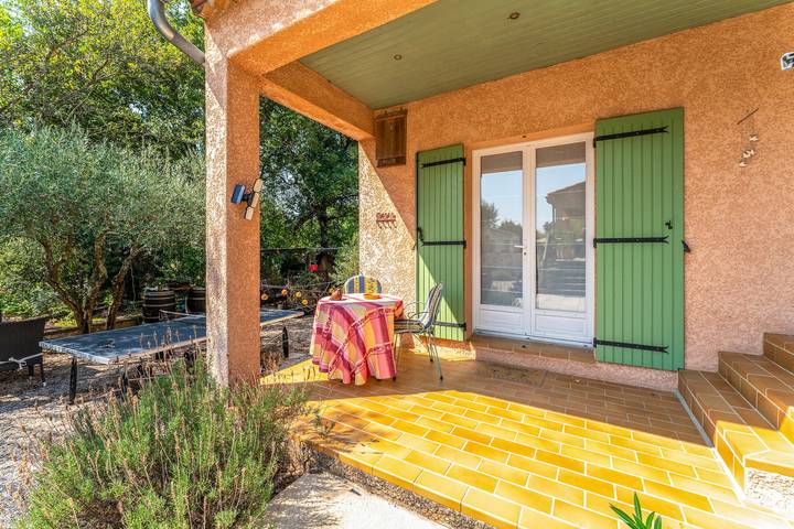 Entire studio, Apartment 'Villabrix Near Uzès' with Wi-Fi in Vallabrix, Nimes region