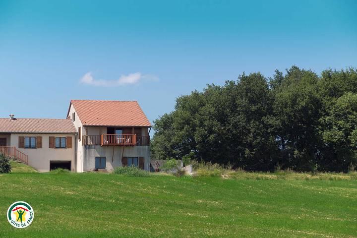 Gîte pour 6 personnes, avec Terrasse et Piscine