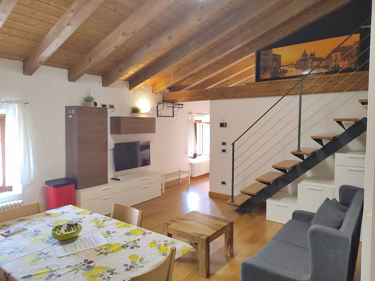 Apartamento entero, Aly d'angelo - im Turm in Bardolino, Montañas Garda