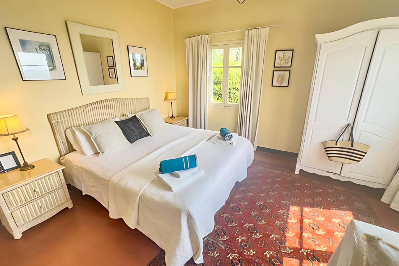 Sea-view 4 Bed Villa Sleeps 8 - Private Pool in Grasse, Region de Cannes