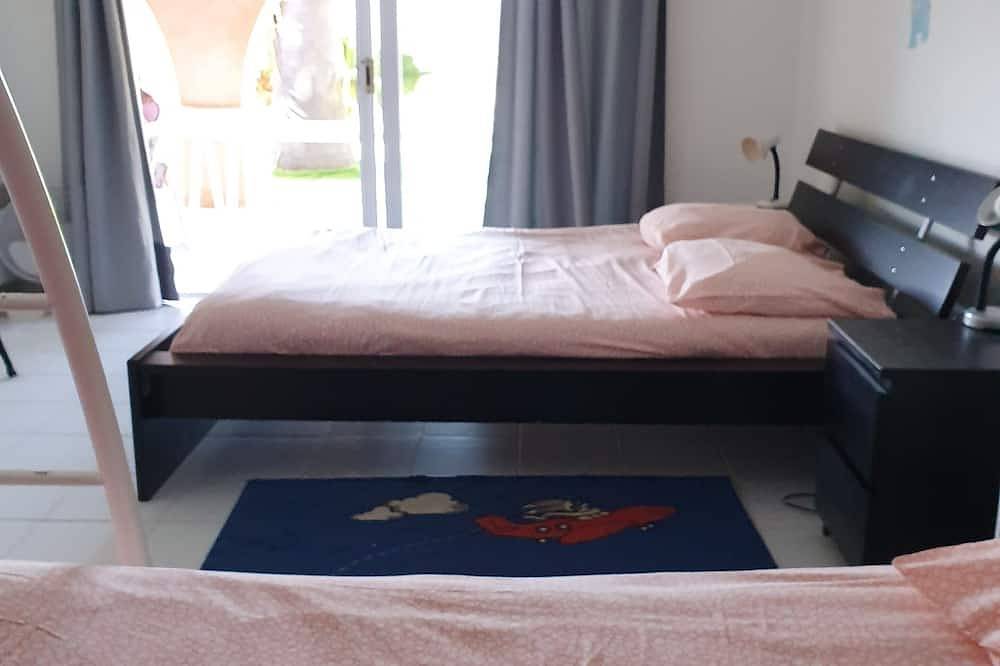 Villa, (14 p), panoramic view of the hills. Large infinity pool. in Le Plan-de-la-Tour, Draguignan region