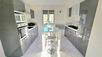 Gîte pour 4 personnes, avec vue et jardin à Ozillac