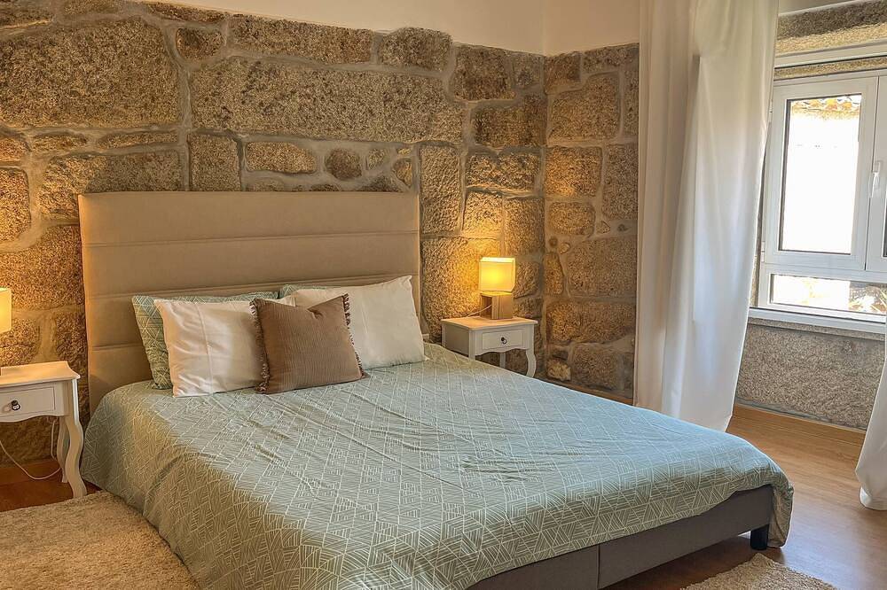 Casa do Sobrado by Portus Alacer in Serra do Caramulo, U.F Caparrosa e Silvares