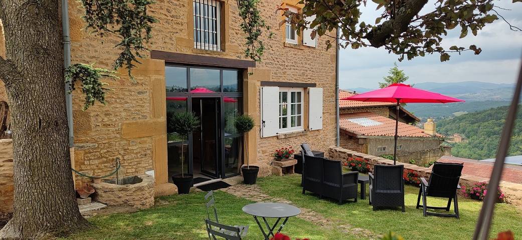 Gîte pour 7 personnes, avec Terrasse et Jardin à Moire