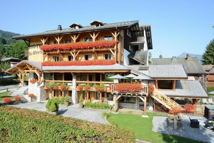 Hôtel pour 2 personnes, avec sauna et jacuzzi ainsi que jardin et piscine