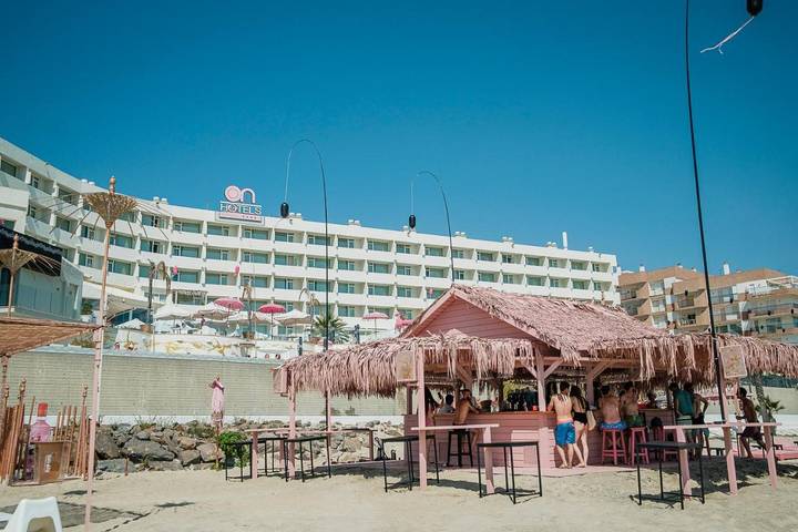 Hotel para 2 personas, con piscina y vistas además de jardín y sauna - 1
