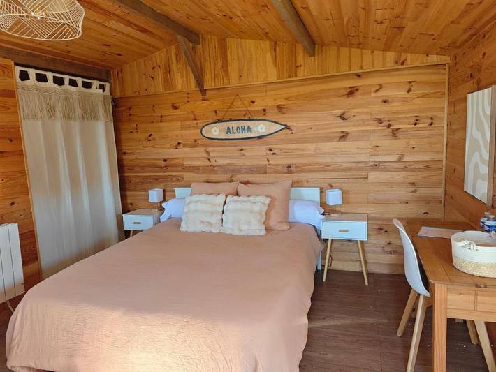 Chalet pour 2 personnes, avec jardin ainsi que vue et piscine