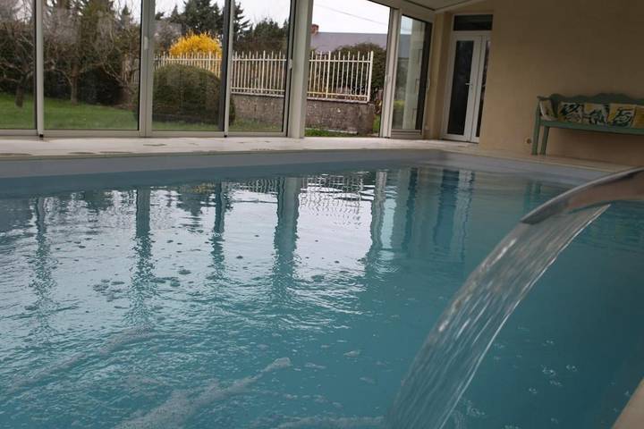 Location de vacances pour 6 personnes, avec Terrasse ainsi que Jardin et Piscine