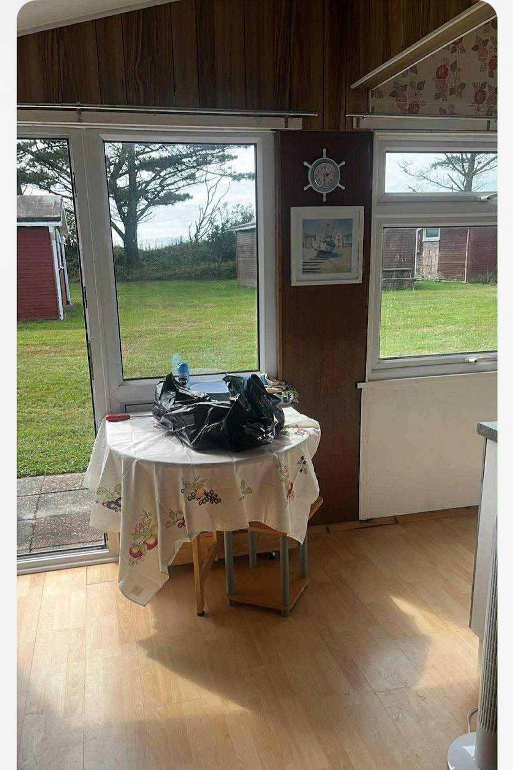 Cabin Sleeps 4 with Parking in Cornwall