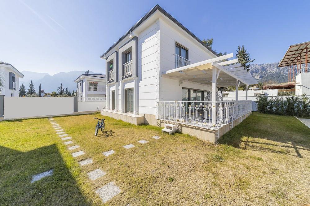 Brand New Villa, w/ Full Amenities  and swimming pool in Kemer, Antalya Province