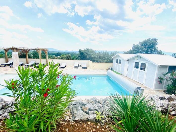 Maison d’hôte pour 2 personnes, avec Terrasse et Jacuzzi ainsi que Jardin et Piscine