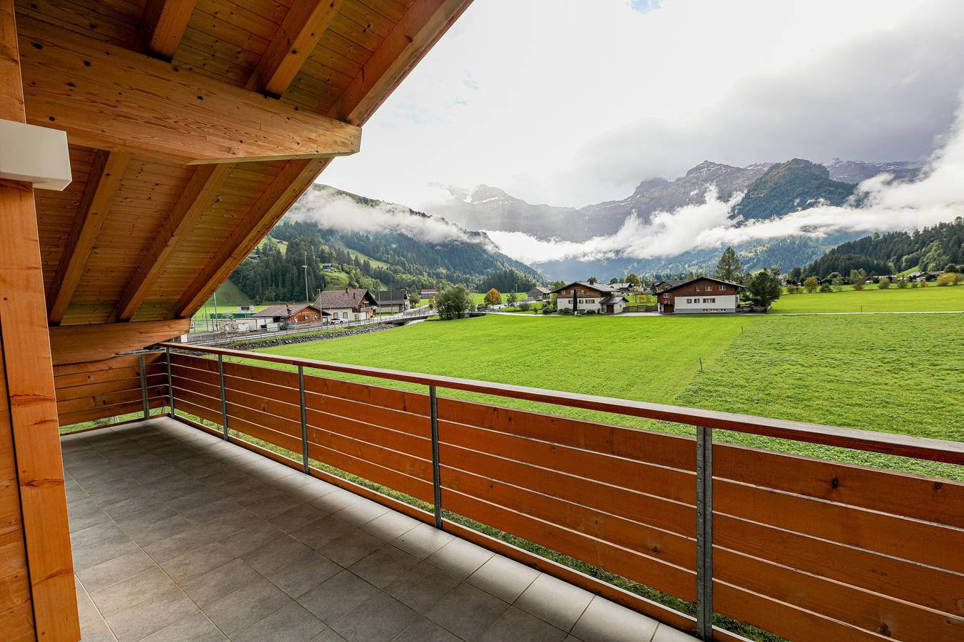Apartamento vacacional entero, Apartamento de vacaciones para 4 personas con terraza in Lenk im Simmental, Lenk