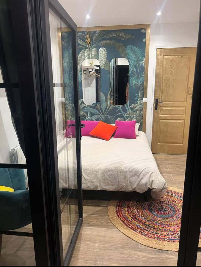 Double Room with Private Bathroom in Yvré-l'Évêque, Sarthe