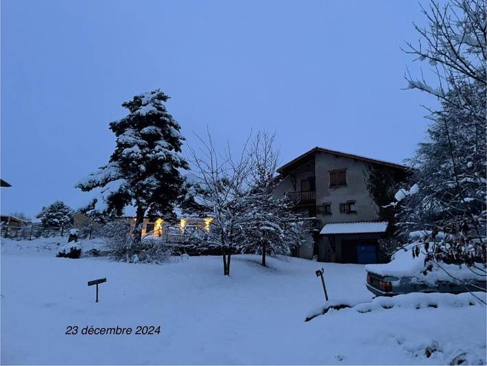 Gîte pour 6 personnes, avec jardin et vue, animaux acceptés à Brié-et-Angonnes