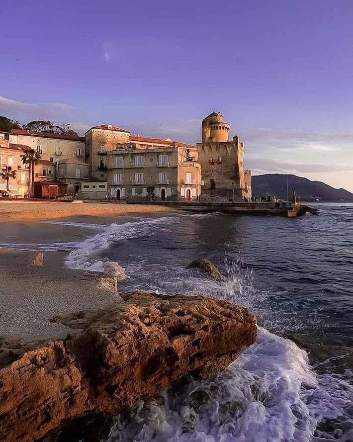 Chambre d’hôte pour 2 personnes, avec Balcon et Terrasse ainsi que Jardin et Vue à Santa Maria di Castellabate