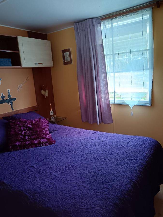 Camping pour 6 personnes, avec Balcon et Terrasse ainsi que Jardin et Bassin pour enfant
