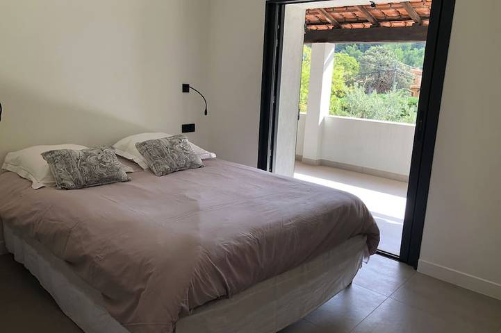 Location de vacances pour 8 personnes, avec jardin à Le Revest-les-Eaux - 3