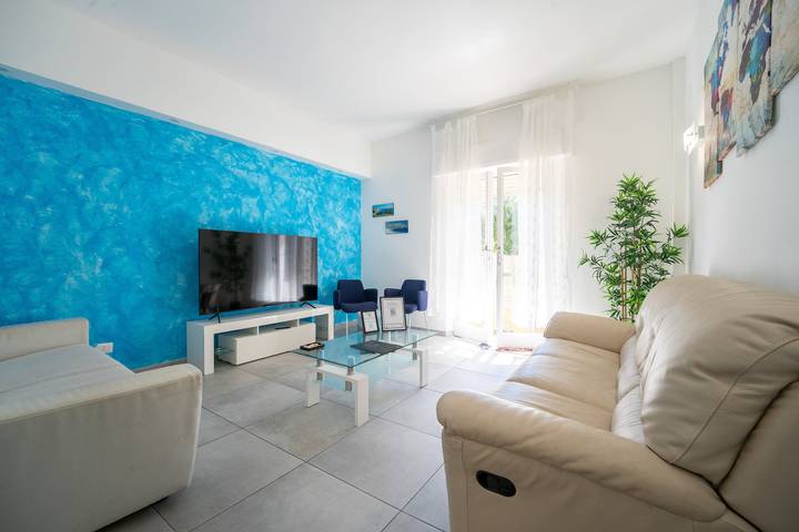 Appartamento per 8 persone, con Giardino a Marcelli
