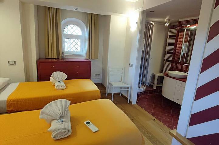 Ganze Wohnung, Historical Center, Trastevere, B. Gesu, A/C, WiFi, 2 Bedrooms, Bathroom, Kitchen in Trastevere, Vatikan