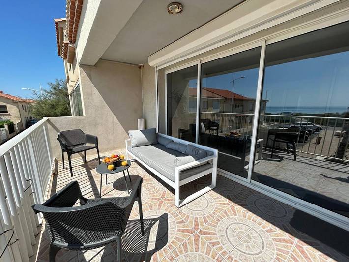 Location de vacances pour 8 personnes, avec terrasse dans Plage du Casino - 3