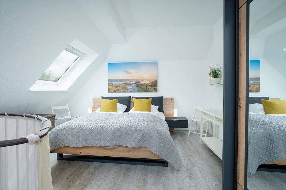 Entire apartment, Idyllic maisonette vacation apartment close to the beach for 3 people over 2 floors in Themenstrände Scharbeutz, East Holstein