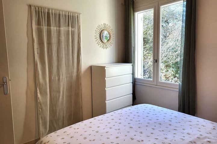 Au centre du village, maison avec beau jardin arboré , piscine chauffée in Saint-Saturnin-lès-Apt, Parc naturel régional du Luberon