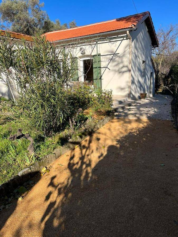 Appartement entier, One-Bedroom Apartment in Alès, Parc national des Cévennes