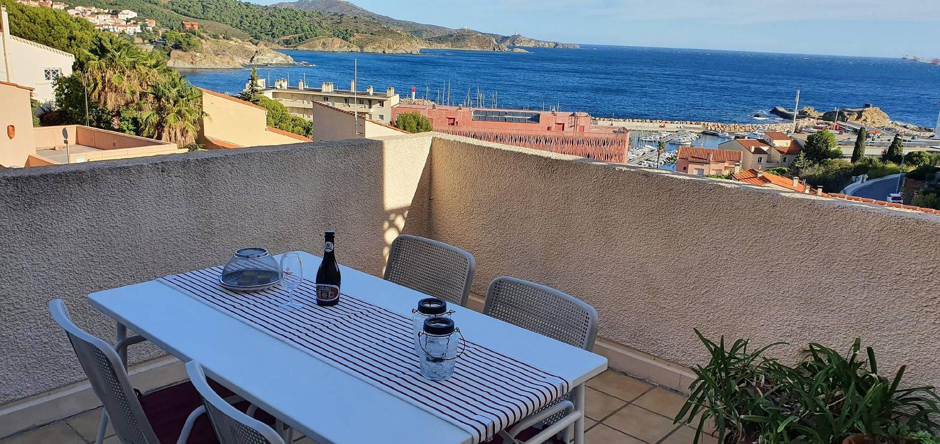 Appartement de vacances entier, Petit studio avec vue superbe sur la mer et le port de plaisance in Côte Vermeille, Banyuls-sur-Mer