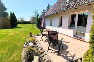 Ferienwohnung für 2 Personen, mit Terrasse und Garten in Patzig