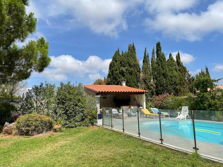 Gîte pour 8 personnes, avec Terrasse ainsi que Jardin et Piscine