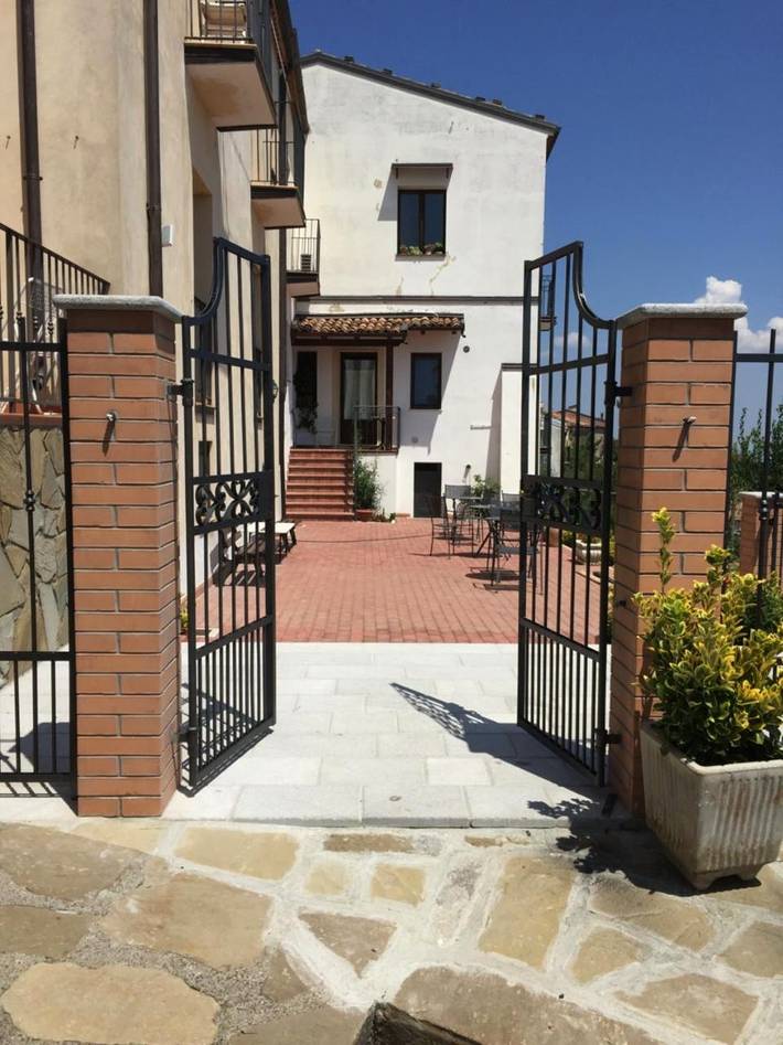 B&b per 2 persone, con vista lago e giardino nonché panorama, adatto a famiglie con bambini in Parco Nazionale Del Pollino