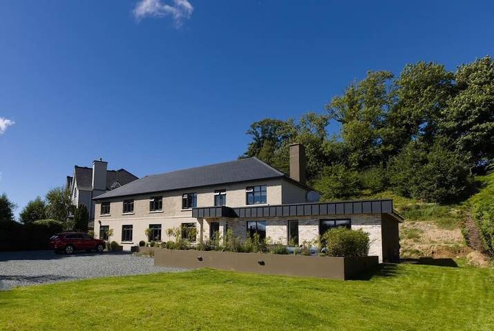 Apartamento para 23 personas, con jardín además de terraza y vistas, Se admiten mascotas en Killarney