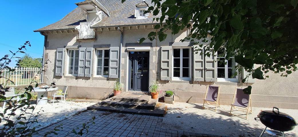 Location de vacances pour 10 personnes, avec Terrasse et Jardin à Chaussenac